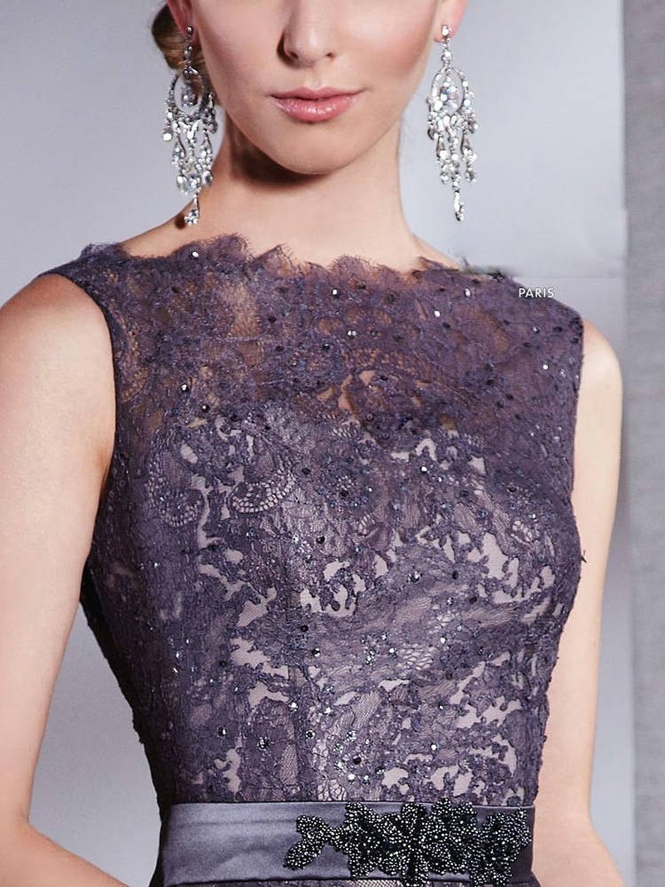 装飾さネックと刺繍ベルト付きグラマラスバトーノースリーブアップリケシフォンのウェディングドレス