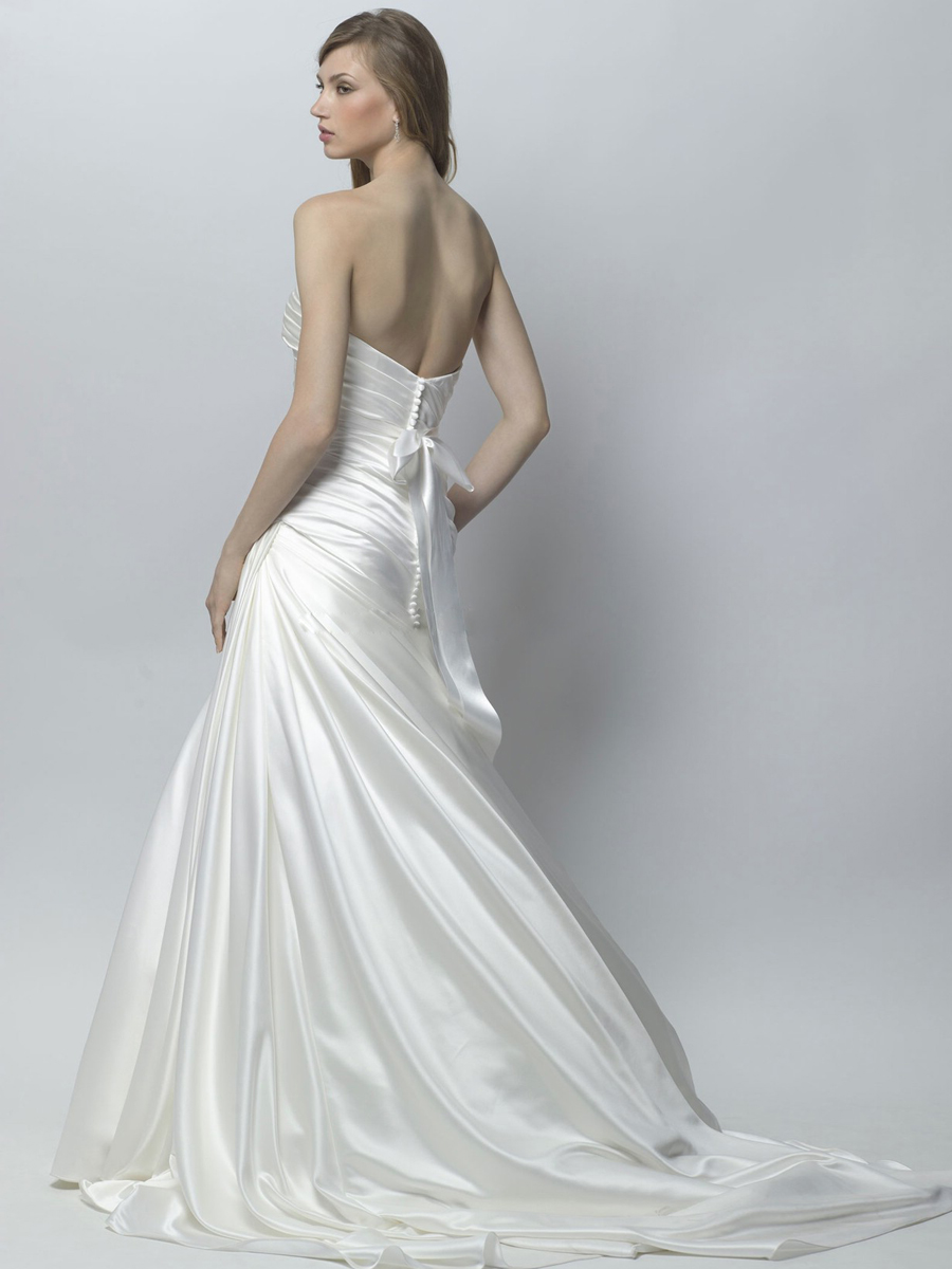 Una linea di Sweetheart Style Skirt Ruffled Corpetto floreale abito da sposa in raso con sweep treno