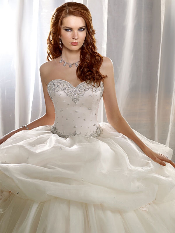 A-Line con adornos bordados en vestidos de novia novia de escote