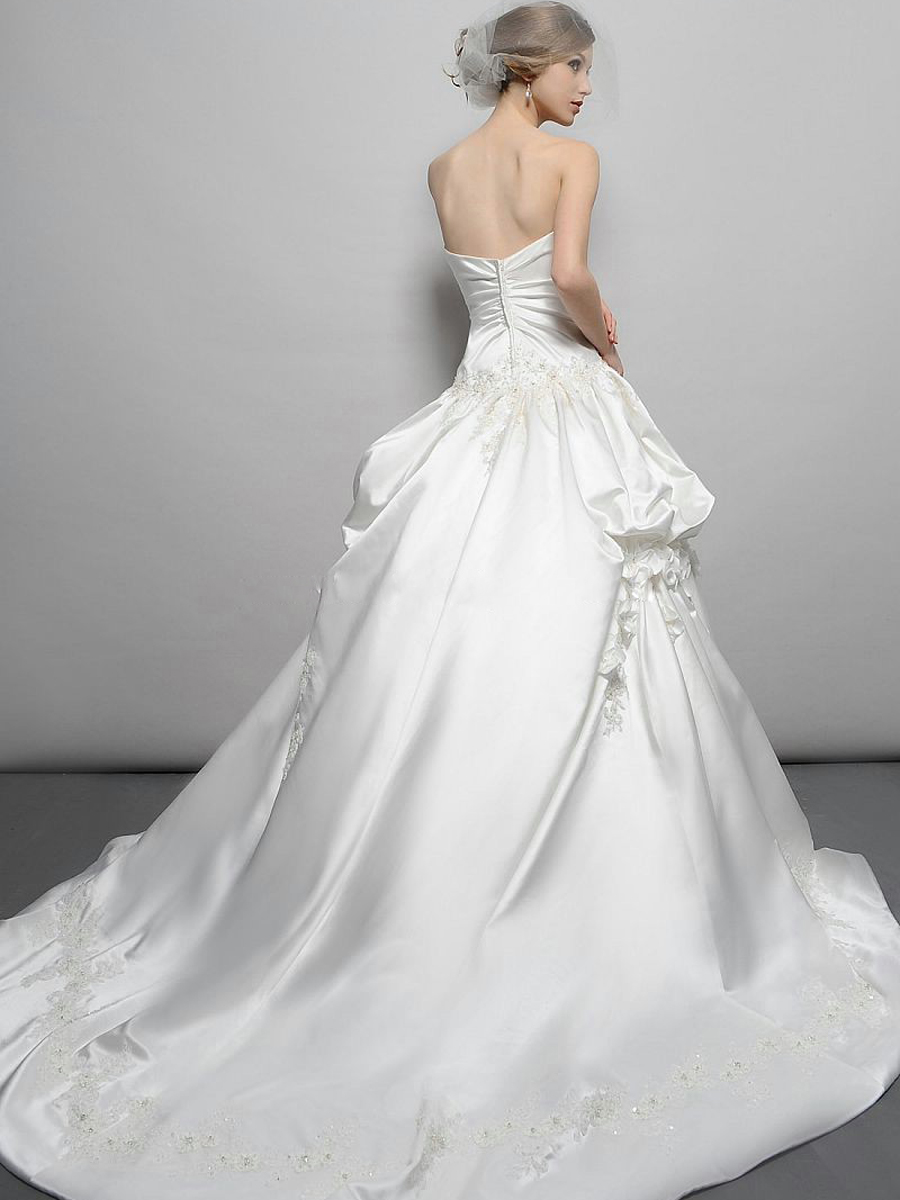 Graceful Floor-length Sweetheart Floral Applique Embroidered Satin Skirt Wedding Dress with Cathedral Train
