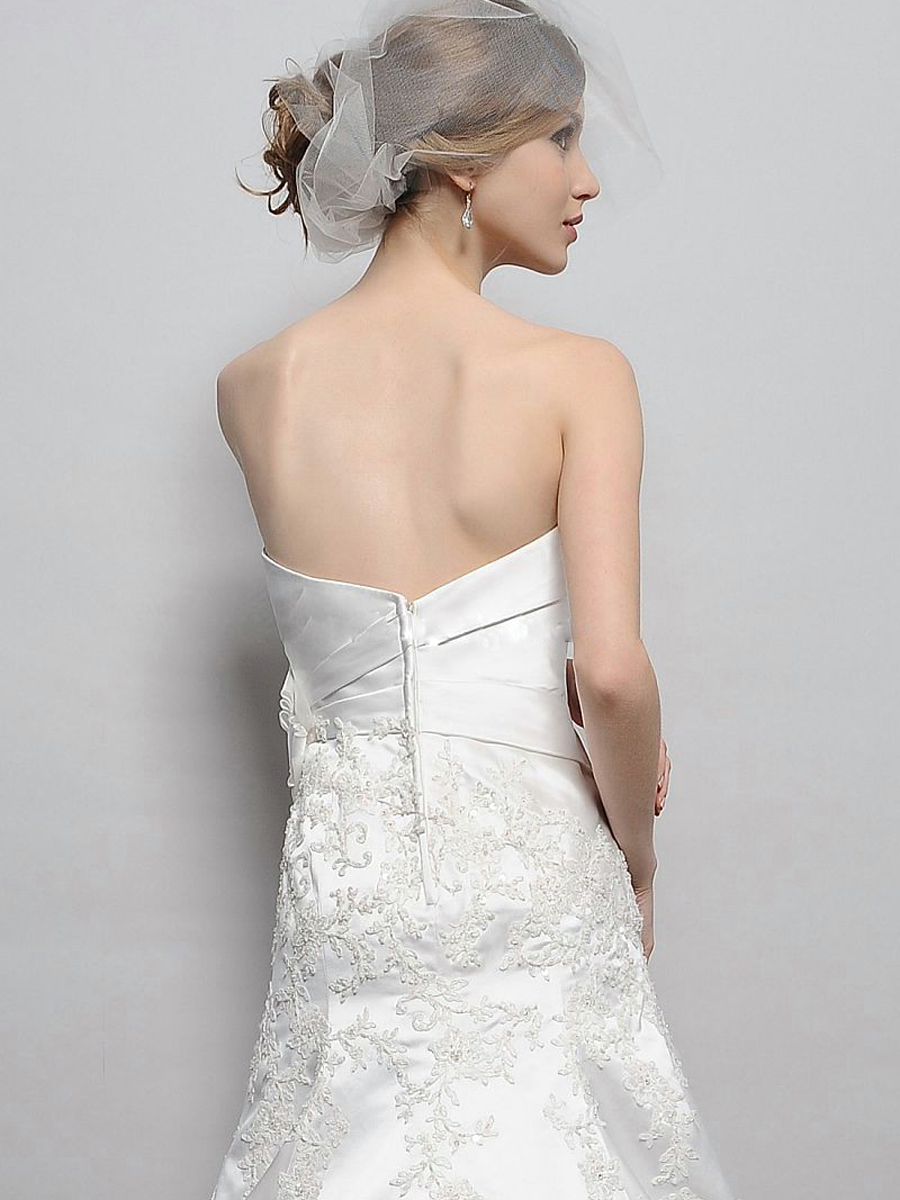 Elegante de alta qualidade cetim bordado Strapless vestido branco de casamento Uma linha com trem da varredura