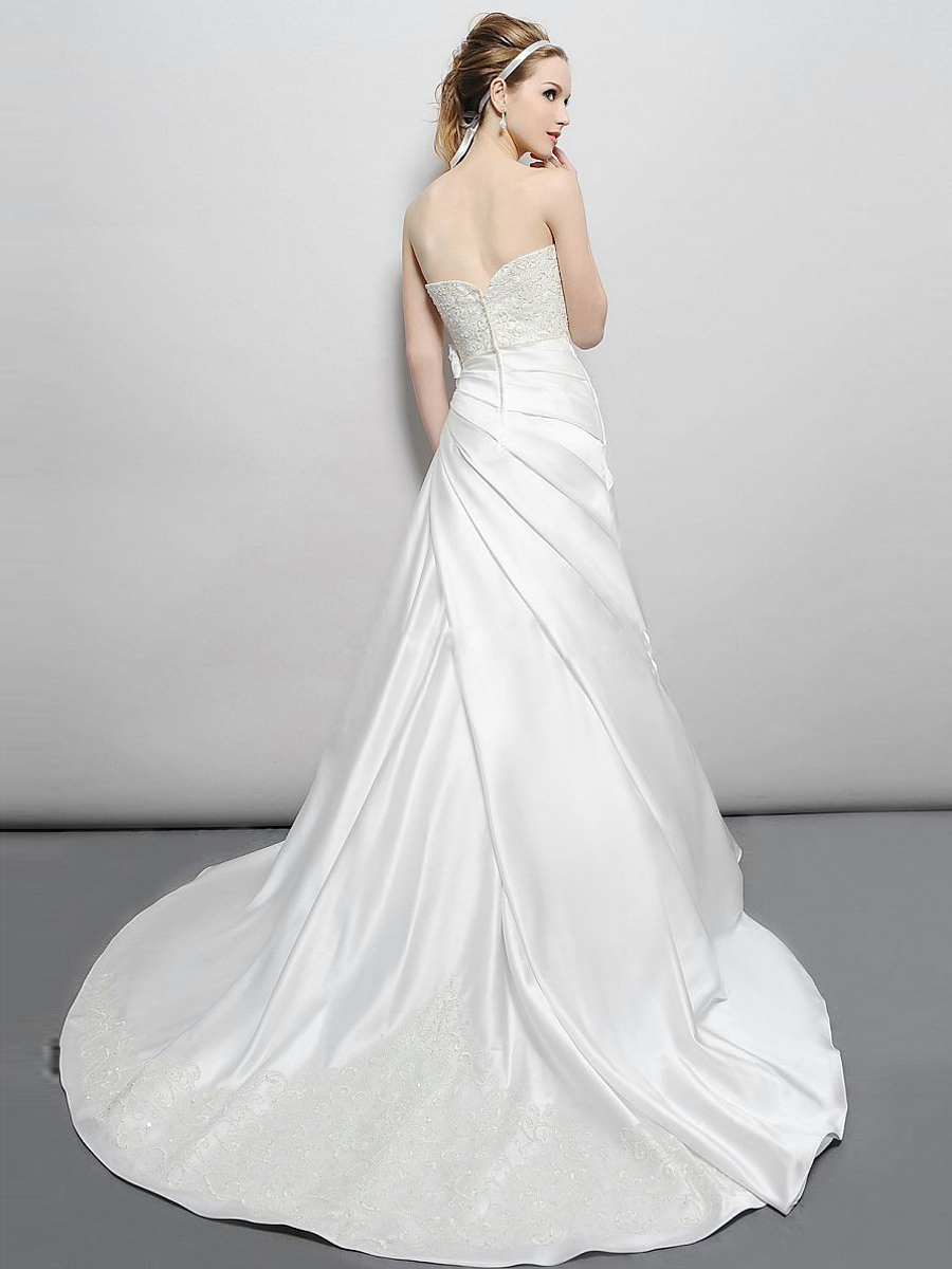 Изящные линии свадебное платье без бретелек особенности с вышитым лифом и цветочные талии для венчания