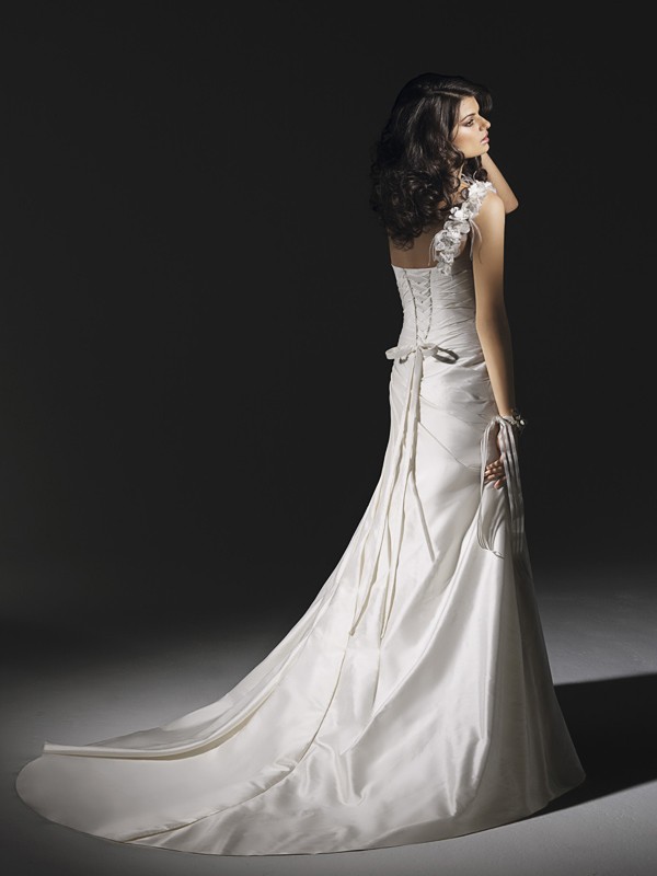 A-Line with One-Shoulder Neckline and Applique on Waistline Wedding Dress