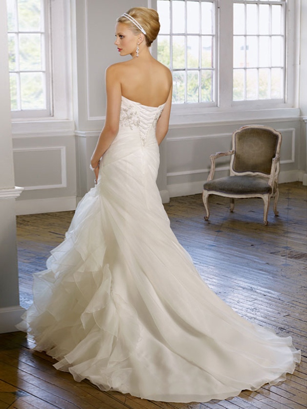 An A-Line With So Tight Bodice and Shirring on Chapel Train Wedding Dress