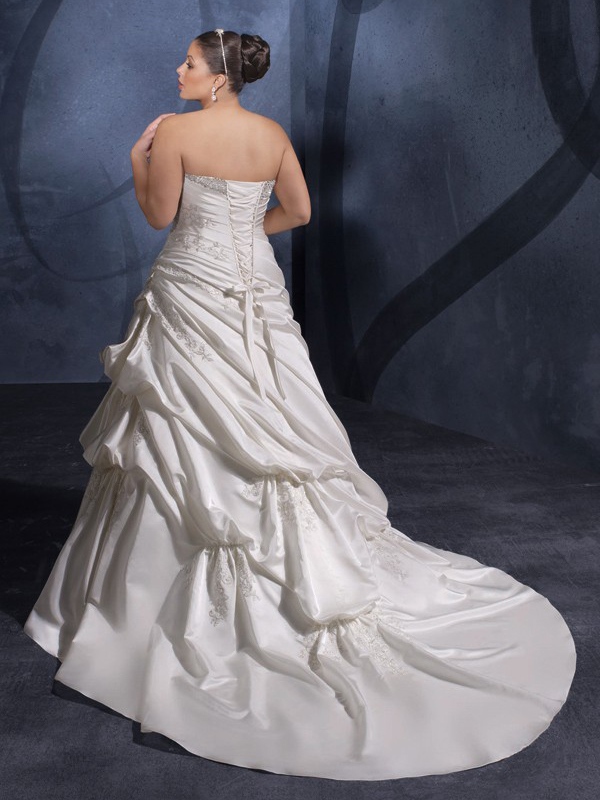 Traditional Strapless Sweetheart Satin A-Line Plus Size Wedding Dress