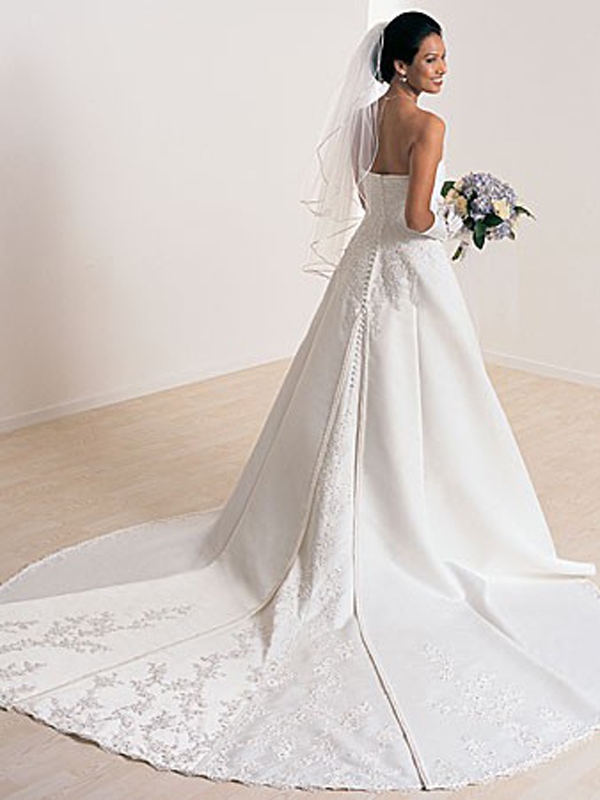 Glamorous Satin Gown of Lace-Up Applique and Head Veil