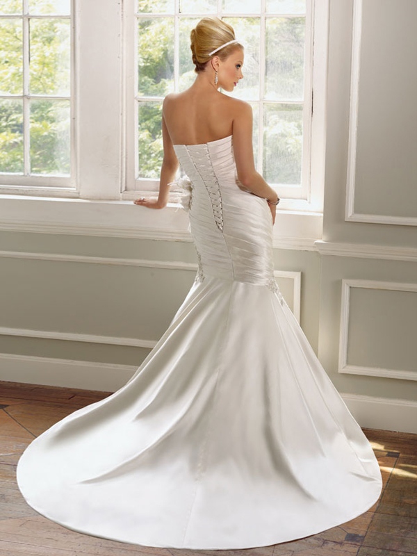 Trumpet Silhouette with One-Shoulder Beaded Neckline Wedding Dress