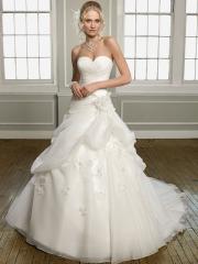 A-Line Adorned with Pleated Sweetheart Neckline in Chapel Train Wedding Dress