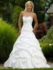 A-Line Chic Bridal Gown Styled Of Sweetheart Neckline and Pick-Up