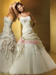 A-Line Strapless Ruched Bodice with Applique Decoration Wedding Dress