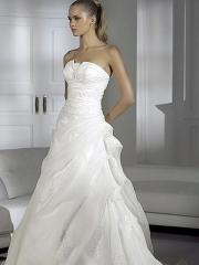 A-Line with a Strapless Neckline and in Floor-Length Wedding Dress