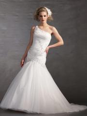 A Traditional Strapless Sweetheart Organza Ball Gown with A Dropped Waist