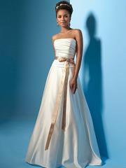 Alluring Strapless Satin Bridal Wear of Detachable Sash