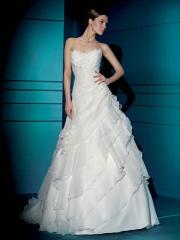 Attractive Strapless Multi-Tiered Organza Gown for Wedding