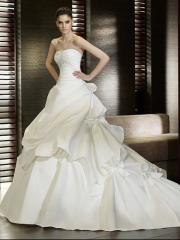 Ball Gown with Ruffled Skirt in Chapel Train White Wedding Dress