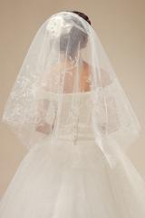 Chic Vintage Floral Tulle Veil with Beadings