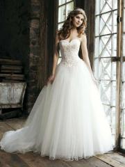 Classic Organza Sweetheart Ball Gown Wedding Dress