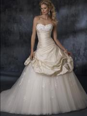 Classic White A-line Strapless Sweetheart Applique Wedding Dress