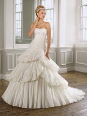 Elegant A-Line Taffeta Wedding Dress with Strapless Neckline and Layer Bubble