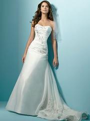Elongating Strapless Organza Layer Gown