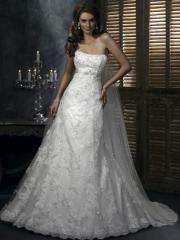 Exquisite A-Line Lace Strapless Wedding Dress