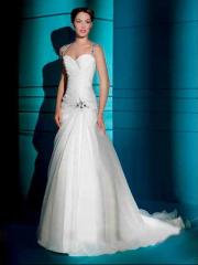 Eye-Catching Sweetheart Neckline A-Line Wedding Dress With Beading Straps