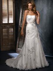 Gorgeous Tulle Lace Strapless A-Line Wedding Dress