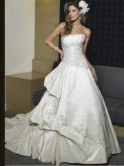 Hot Selling Shiny Taffeta Gown of Styled Chapel Train and Pick-Up