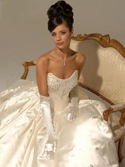 Luxurious Satin Bridal Gown in 2012 Style Enjoys Strapless Neckline and Ball Skirt