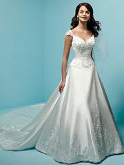 Luxurious Sweetheart Neckline with Semi-Cathedral Train Wedding Dress