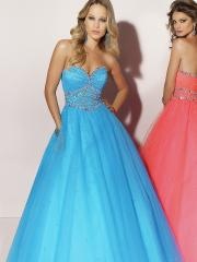 Luxurious Tulle Ball Gown Silhouette Strapless Sweetheart Neckline Sequined Quinceanera Dresses