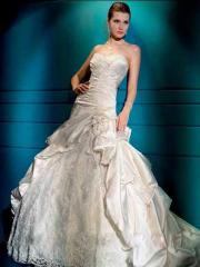 Luxury Ball Gown Satin Strapless Sweetheart Wedding Dress
