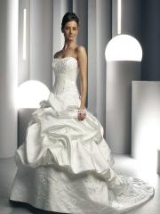 Satin Gown With Sweetheart Neckline Bodice Adorned with Hand-Pattern Embroidery Wedding Dress