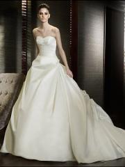 Satin Sweetheart Neckline with Flower Decoration In Chapel Train Wedding Dress