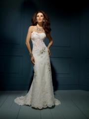 Sexy Embroidered Lace Mermaid Gown of Glamour