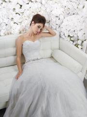 So Elegant in Organza Fabric Wedding Dress