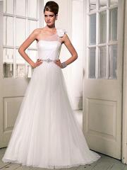 Sumptuous A-Line White Gown of One-Shoulder Strap and Rosette