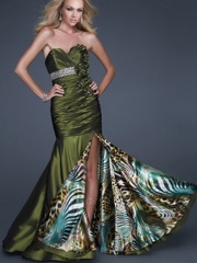 Sweetheart Mermaid Floor Length Green Taffeta Celebrity Gown of Beaded Band at Bust and Slit