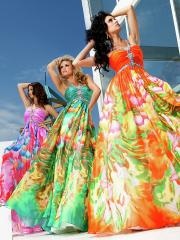 Vibrant Floral Print Beaded Halter Neckline Charming Full Length Pleated Skirt Celebrity Dresses