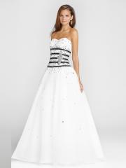 White Strapless Sweetheart Neckline Sleeveless Ball Gown Quinceanera Dress